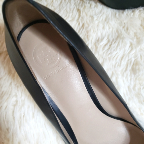 Tory Burch Black Heels with Gold Logo - Picture 4 of 10